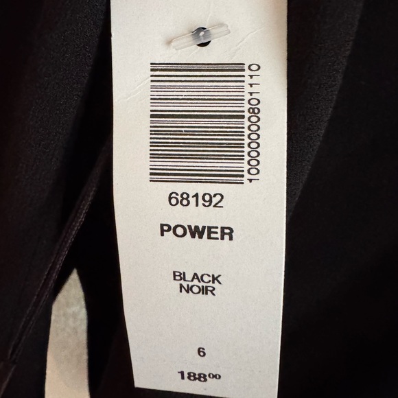 NWT Aritzia Babaton Power Cropped Blazer Black Size 6 - Picture 8 of 9